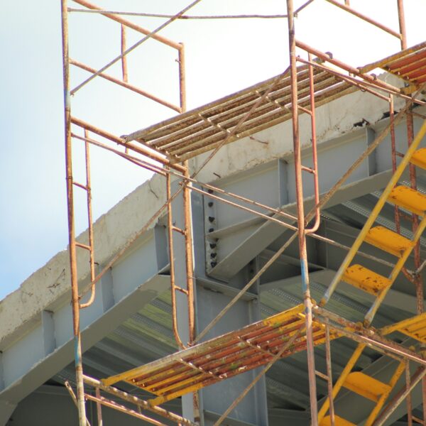 Construcciones de seguridad en un edificio a mitad de obra